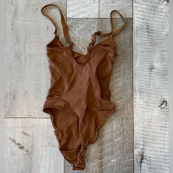 Skims Seamless Sculpt Thong Bodysuit - Picture 6 of 7